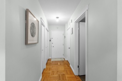 Photo 9 at 402 - 1750 Esquimalt Avenue, Ambleside, West Vancouver