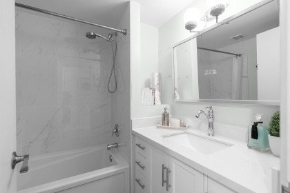 Photo 10 at 402 - 1750 Esquimalt Avenue, Ambleside, West Vancouver
