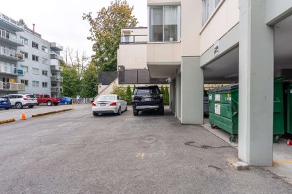 Photo 18 at 402 - 1750 Esquimalt Avenue, Ambleside, West Vancouver