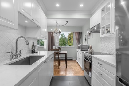 Photo 8 at 402 - 1750 Esquimalt Avenue, Ambleside, West Vancouver