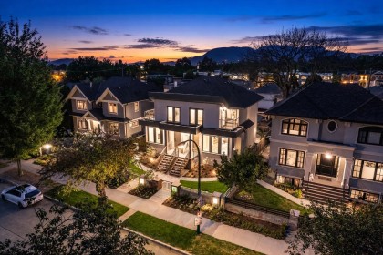 Photo 2 at 2455 W 10th Avenue, Kitsilano, Vancouver West