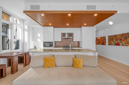 Photo 3 at 203 - 6697 Nelson Avenue, Horseshoe Bay WV, West Vancouver