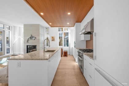 Photo 10 at 203 - 6697 Nelson Avenue, Horseshoe Bay WV, West Vancouver