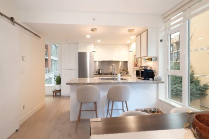 Photo 9 at 406 - 1133 Homer Street, Yaletown, Vancouver West