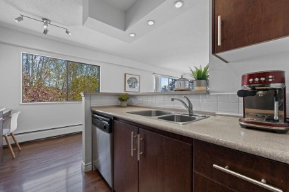 Photo 13 at 305 - 2330 Maple Street, Kitsilano, Vancouver West