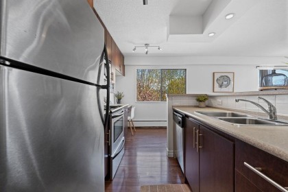 Photo 12 at 305 - 2330 Maple Street, Kitsilano, Vancouver West