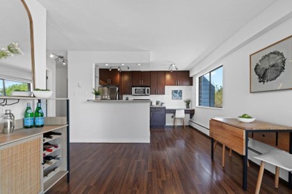 Photo 9 at 305 - 2330 Maple Street, Kitsilano, Vancouver West