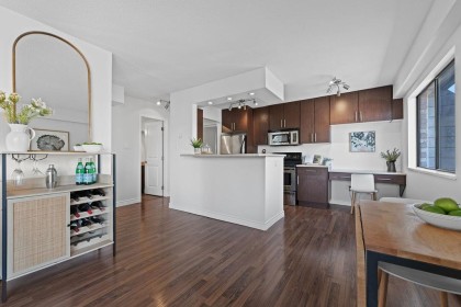 Photo 10 at 305 - 2330 Maple Street, Kitsilano, Vancouver West