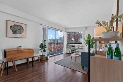 Photo 4 at 305 - 2330 Maple Street, Kitsilano, Vancouver West