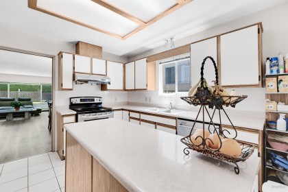 Photo 10 at 8607 Selkirk Street, Marpole, Vancouver West