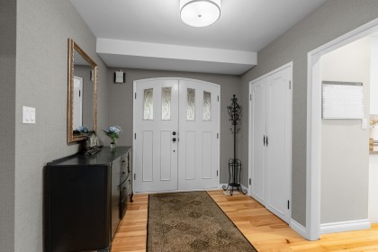 Photo 3 at 526 Newdale Place, Cedardale, West Vancouver