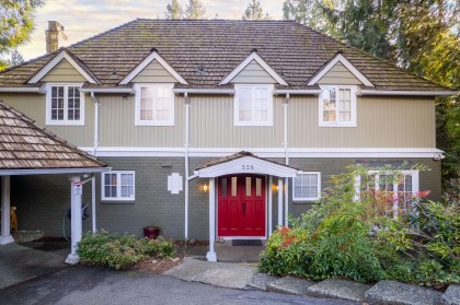 Photo 1 at 526 Newdale Place, Cedardale, West Vancouver