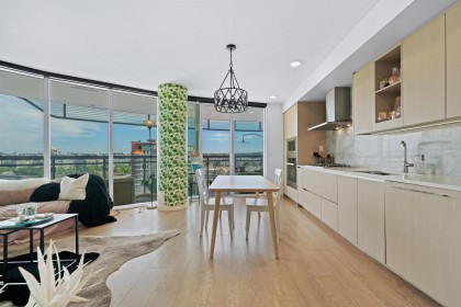 Photo 4 at 1284 - 87 Nelson Street, Yaletown, Vancouver West