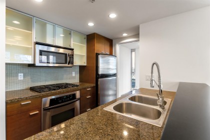 Photo 6 at 306 - 980 Cooperage Way, Yaletown, Vancouver West