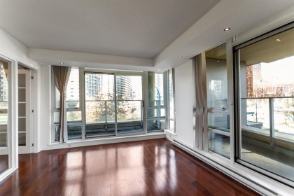 Photo 3 at 306 - 980 Cooperage Way, Yaletown, Vancouver West