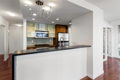 Photo 5 at 306 - 980 Cooperage Way, Yaletown, Vancouver West