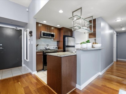 Photo 6 at 101 - 550 Pacific Street, Yaletown, Vancouver West