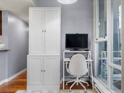 Photo 12 at 101 - 550 Pacific Street, Yaletown, Vancouver West