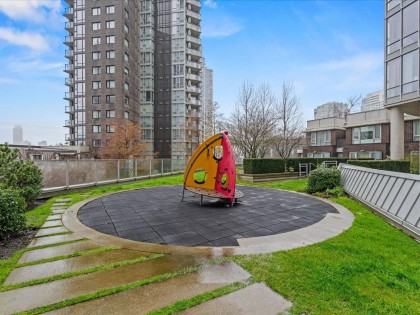 Photo 25 at 101 - 550 Pacific Street, Yaletown, Vancouver West