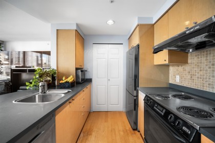 Photo 7 at 702 - 1008 Cambie Street, Yaletown, Vancouver West