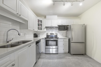 Photo 2 at 105 - 5735 Hampton Place, University VW, Vancouver West