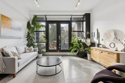 Photo 2 at 10 - 2156 W 12th Avenue, Kitsilano, Vancouver West