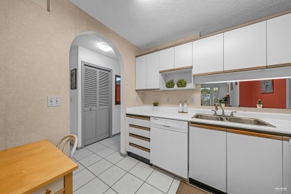 Photo 17 at 101 - 1924 Comox Street, West End VW, Vancouver West