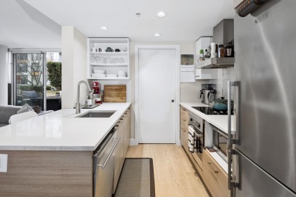 Photo 8 at 220 - 1783 Manitoba Street, False Creek, Vancouver West