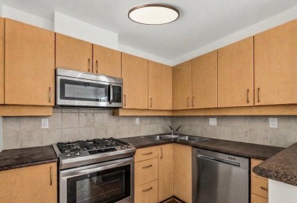 Photo 7 at 206 - 3151 Connaught Crescent, Edgemont, North Vancouver