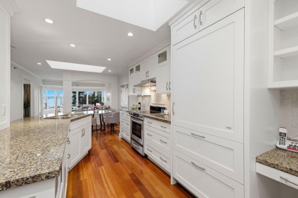 Photo 8 at 302 - 2455 Bellevue Avenue, Dundarave, West Vancouver