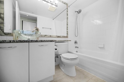 Photo 16 at 1001 - 1331 W Georgia Street, Coal Harbour, Vancouver West