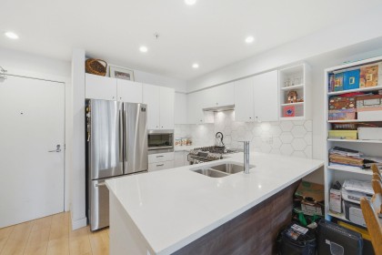 Photo 3 at 204 - 1519 Crown Street, Lynnmour, North Vancouver