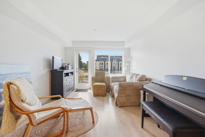 Photo 5 at 204 - 1519 Crown Street, Lynnmour, North Vancouver