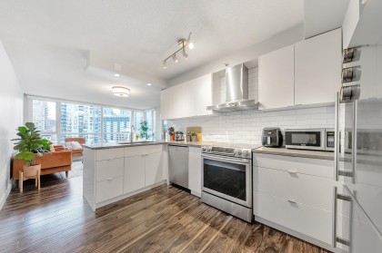 Photo 7 at 1003 - 1188 Richards Street, Yaletown, Vancouver West