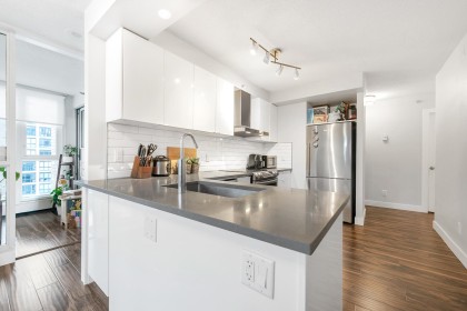 Photo 9 at 1003 - 1188 Richards Street, Yaletown, Vancouver West