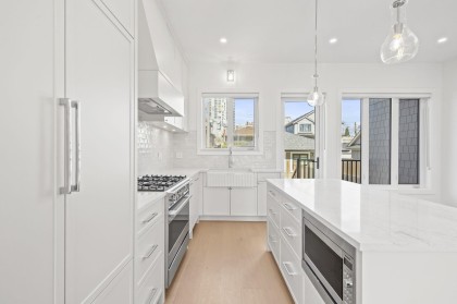 Photo 7 at 531 W 61st Avenue, Marpole, Vancouver West