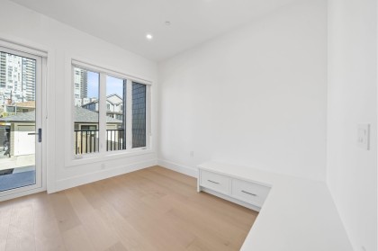 Photo 10 at 531 W 61st Avenue, Marpole, Vancouver West