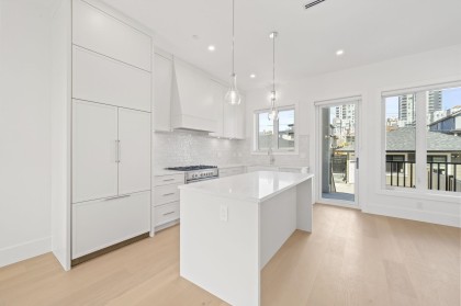 Photo 8 at 531 W 61st Avenue, Marpole, Vancouver West