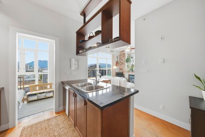 Photo 9 at 210 - 2515 Ontario Street, Mount Pleasant VW, Vancouver West