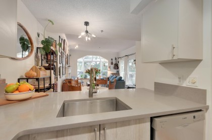 Photo 9 at 305 - 2256 W 7th Avenue, Kitsilano, Vancouver West