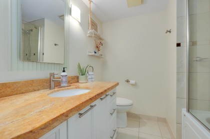 Photo 14 at 305 - 2256 W 7th Avenue, Kitsilano, Vancouver West