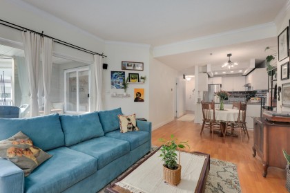 Photo 4 at 305 - 2256 W 7th Avenue, Kitsilano, Vancouver West