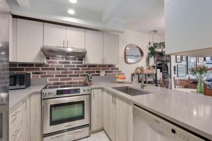 Photo 8 at 305 - 2256 W 7th Avenue, Kitsilano, Vancouver West