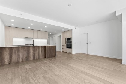 Photo 1 at 204 - 3590 W 39th Avenue, Dunbar, Vancouver West