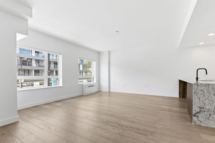 Photo 4 at 204 - 3590 W 39th Avenue, Dunbar, Vancouver West