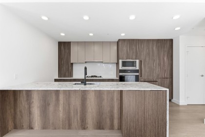 Photo 2 at 206 - 3590 W 39th Avenue, Dunbar, Vancouver West