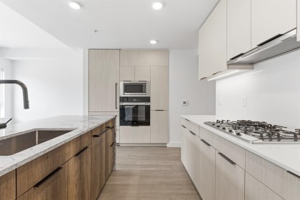 Photo 4 at 303 - 3590 W 39th Avenue, Dunbar, Vancouver West