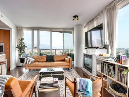 Photo 3 at 2701 - 8 Smithe Mews, Yaletown, Vancouver West