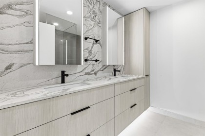 Photo 13 at 301 - 3590 W 39th Avenue, Dunbar, Vancouver West