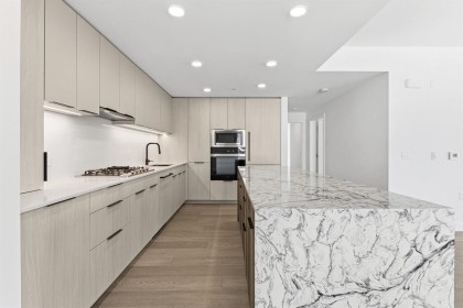 Photo 4 at 301 - 3590 W 39th Avenue, Dunbar, Vancouver West